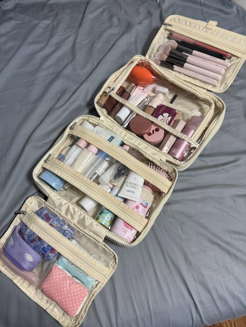 The Haven Hanging Travel Organizer